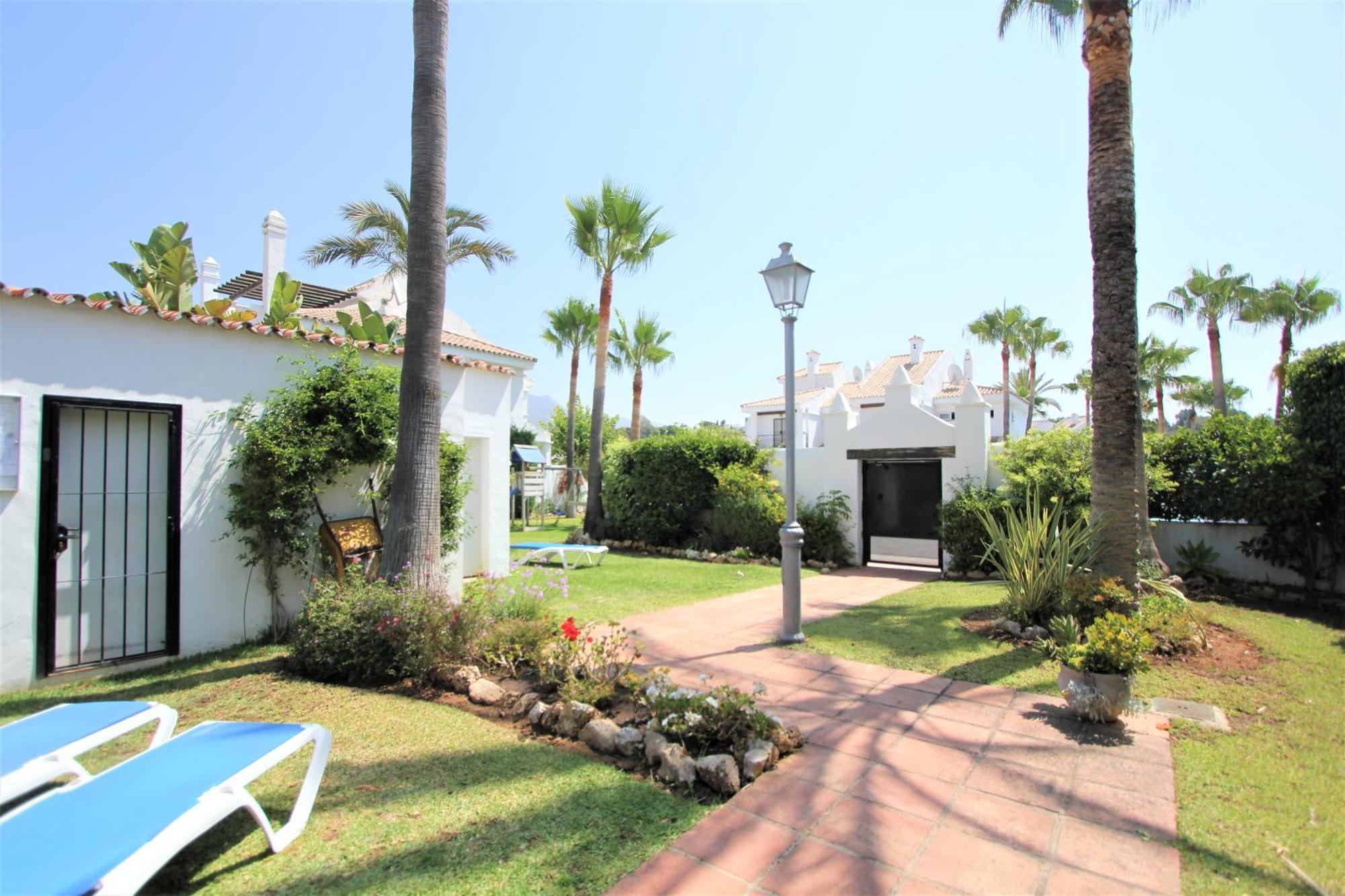Apartamentos Naranjos Del Sol Marbella Esterno foto