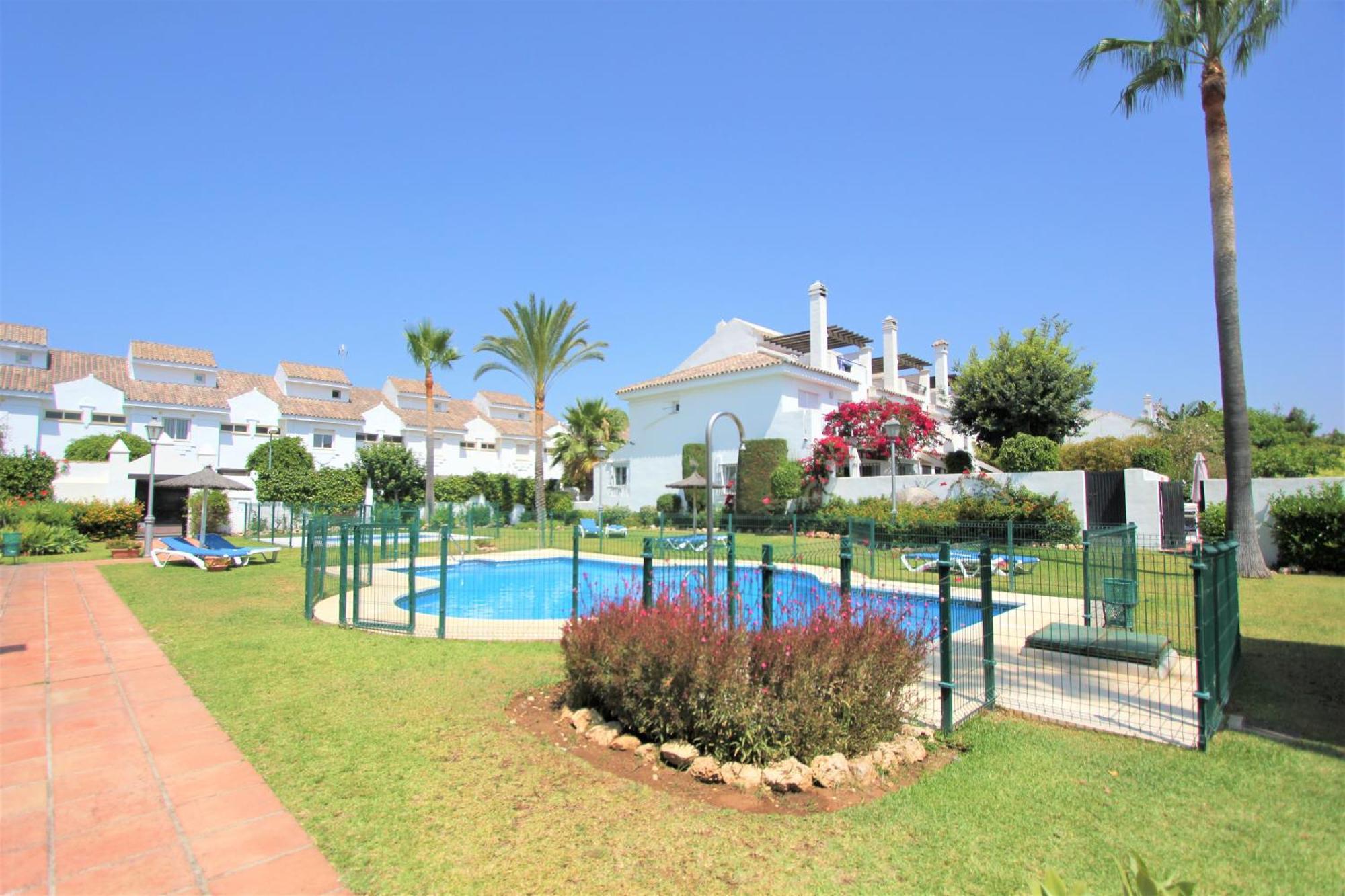 Apartamentos Naranjos Del Sol Marbella Esterno foto
