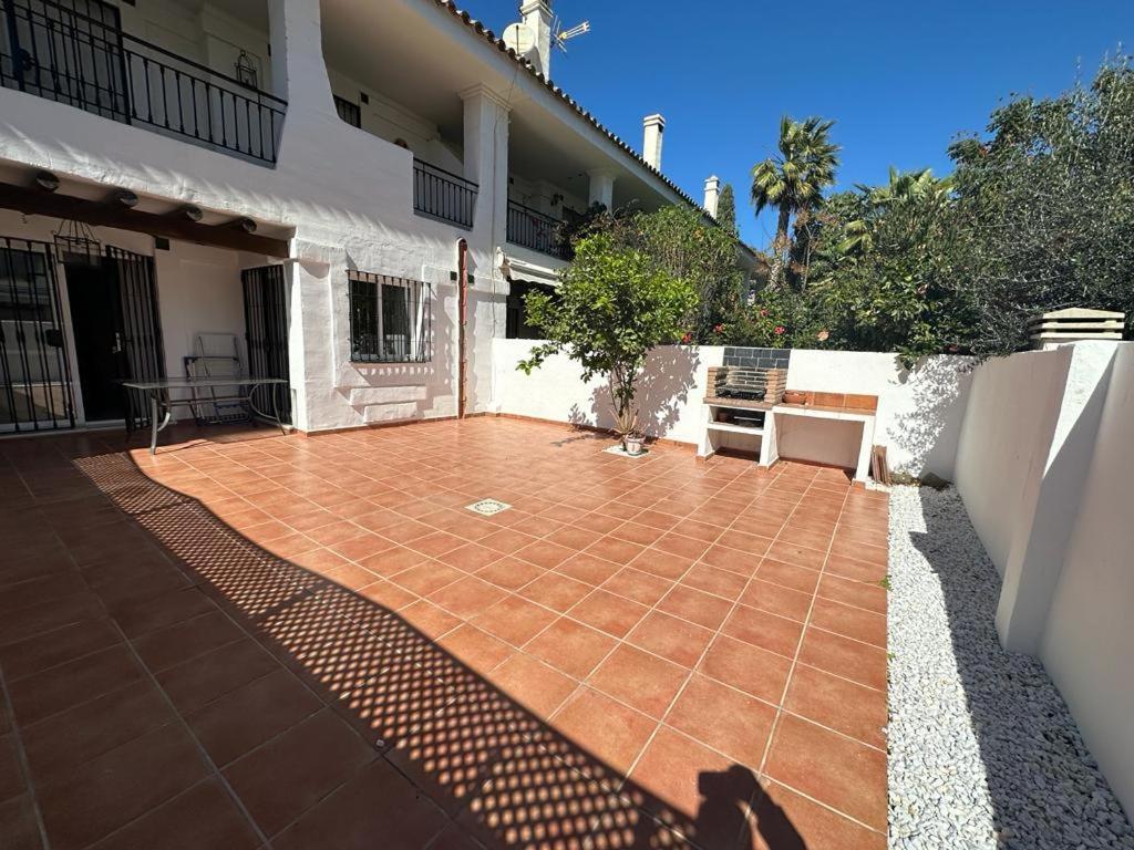 Apartamentos Naranjos Del Sol Marbella Esterno foto