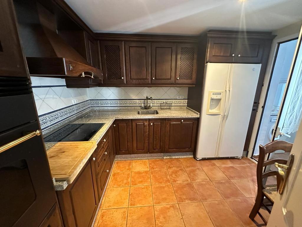 Apartamentos Naranjos Del Sol Marbella Esterno foto