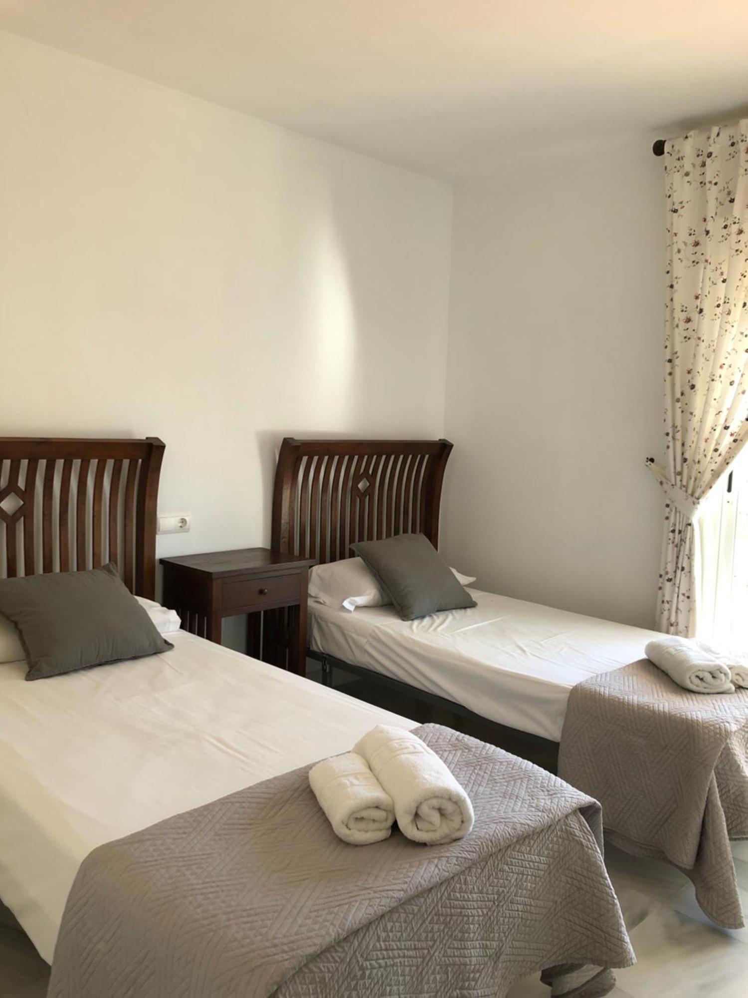 Apartamentos Naranjos Del Sol Marbella Esterno foto