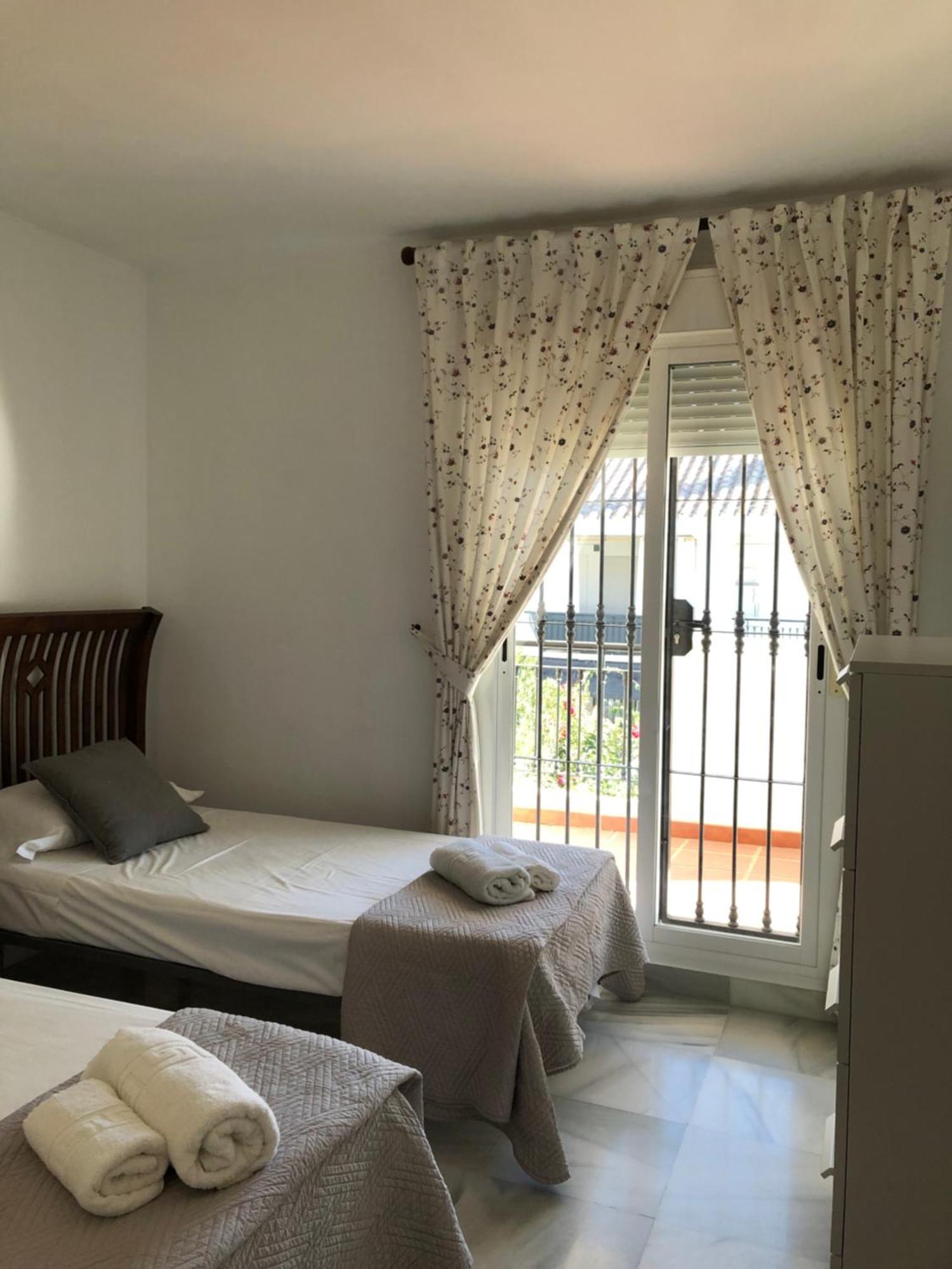Apartamentos Naranjos Del Sol Marbella Esterno foto