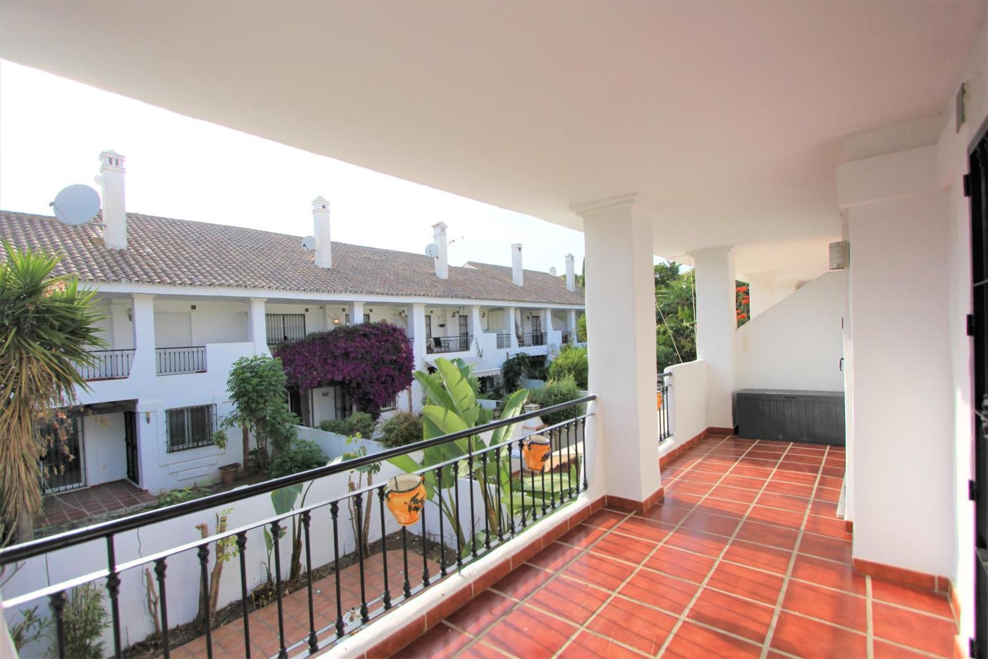Apartamentos Naranjos Del Sol Marbella Esterno foto