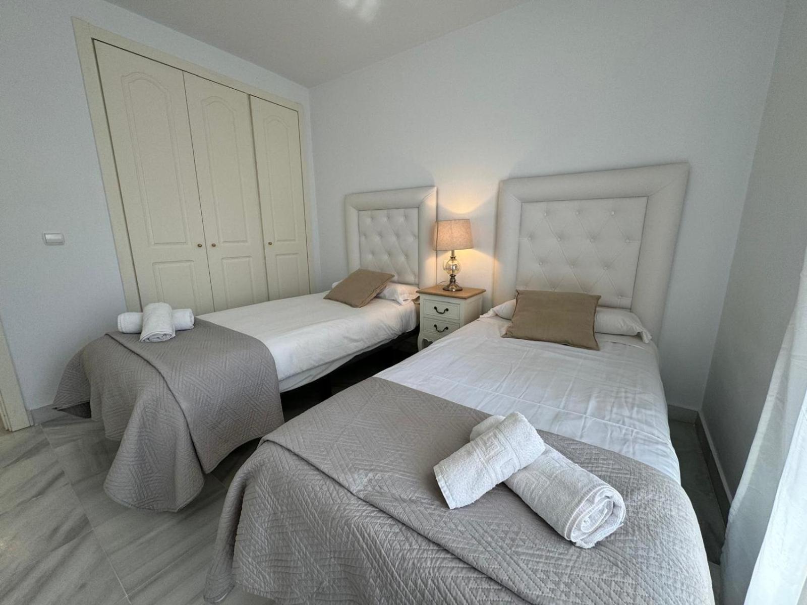Apartamentos Naranjos Del Sol Marbella Esterno foto