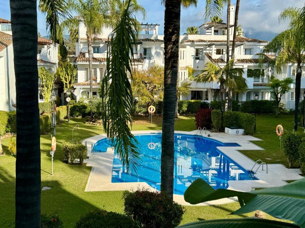 Apartamentos Naranjos Del Sol Marbella Esterno foto