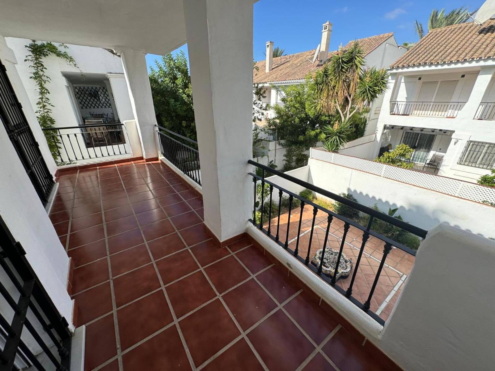 Apartamentos Naranjos Del Sol Marbella Esterno foto