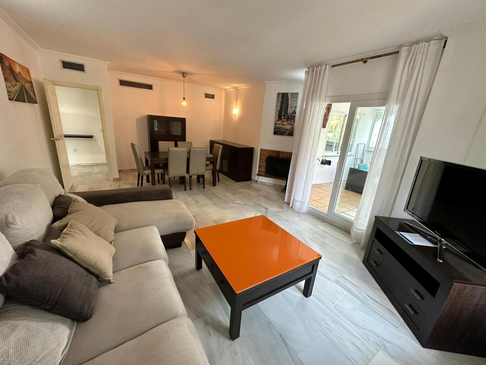 Apartamentos Naranjos Del Sol Marbella Esterno foto