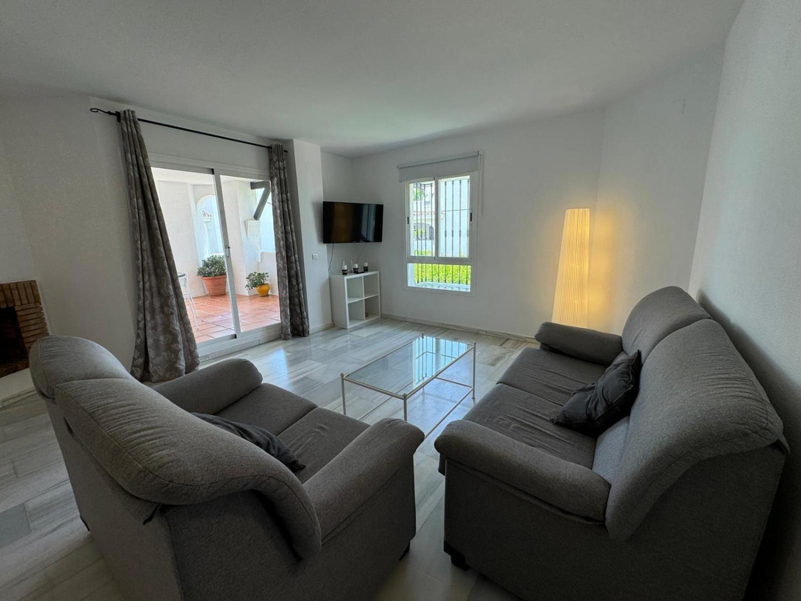 Apartamentos Naranjos Del Sol Marbella Esterno foto