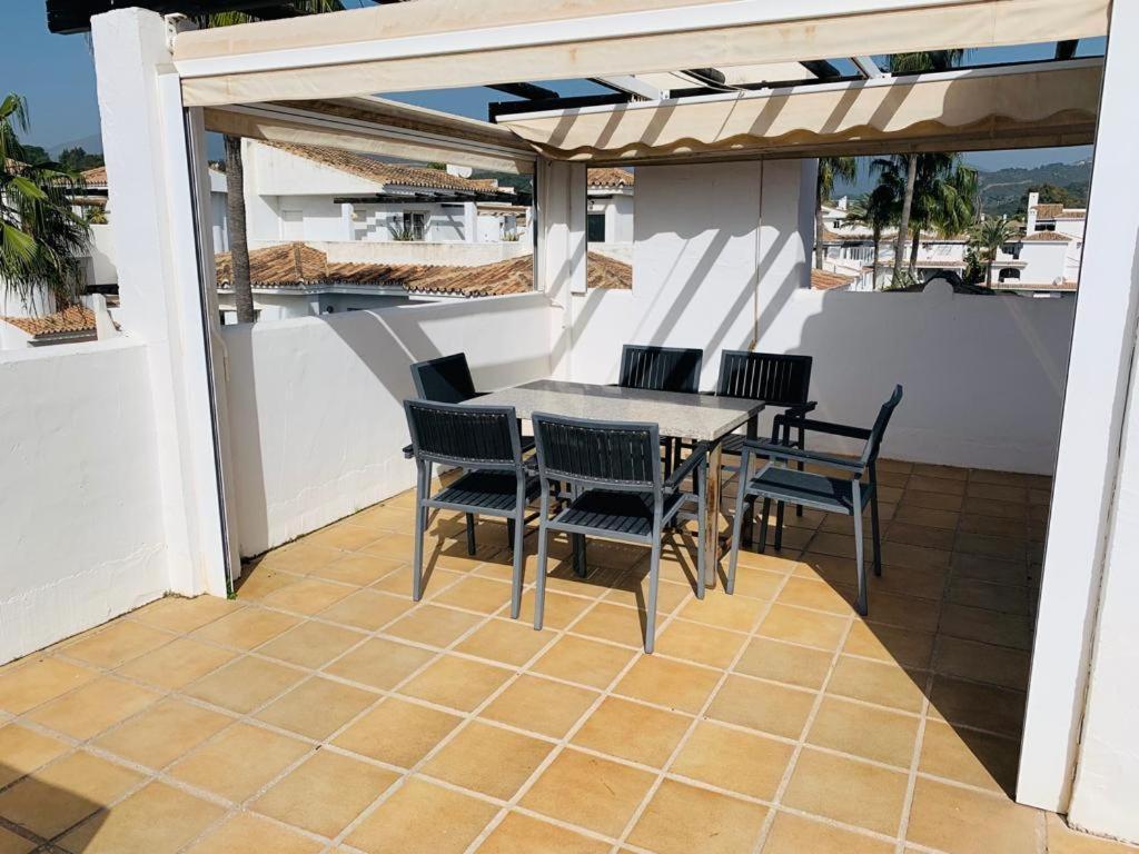 Apartamentos Naranjos Del Sol Marbella Esterno foto