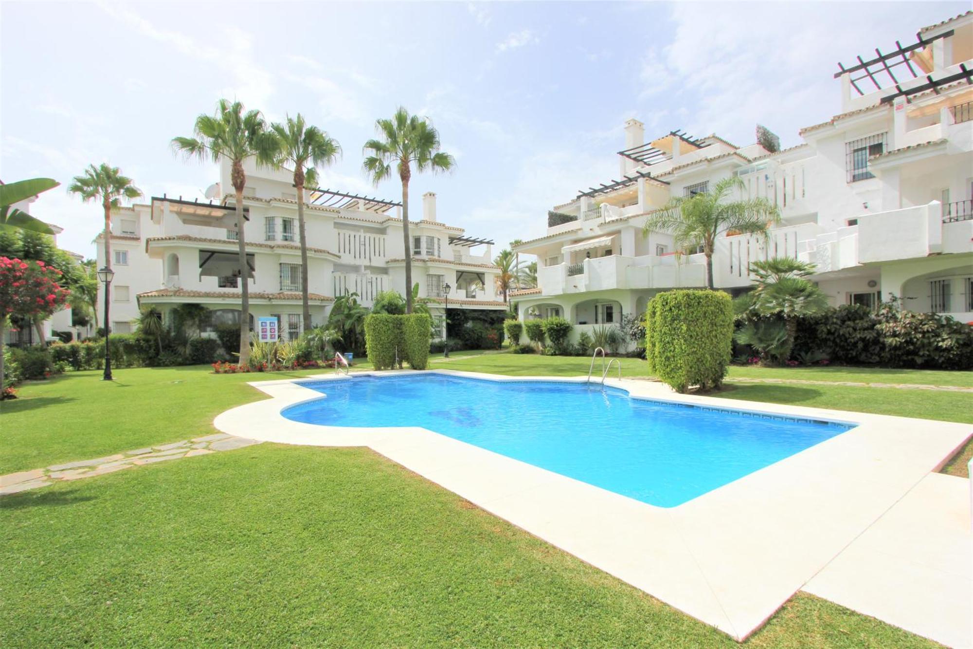 Apartamentos Naranjos Del Sol Marbella Esterno foto